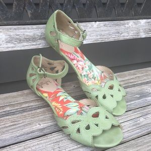 Adorable Jellypop mint sandals size 7